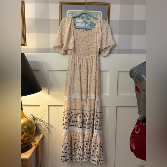 Floral Maxi Dress in Cream and Blue Size Medium - Picture 3 of 8